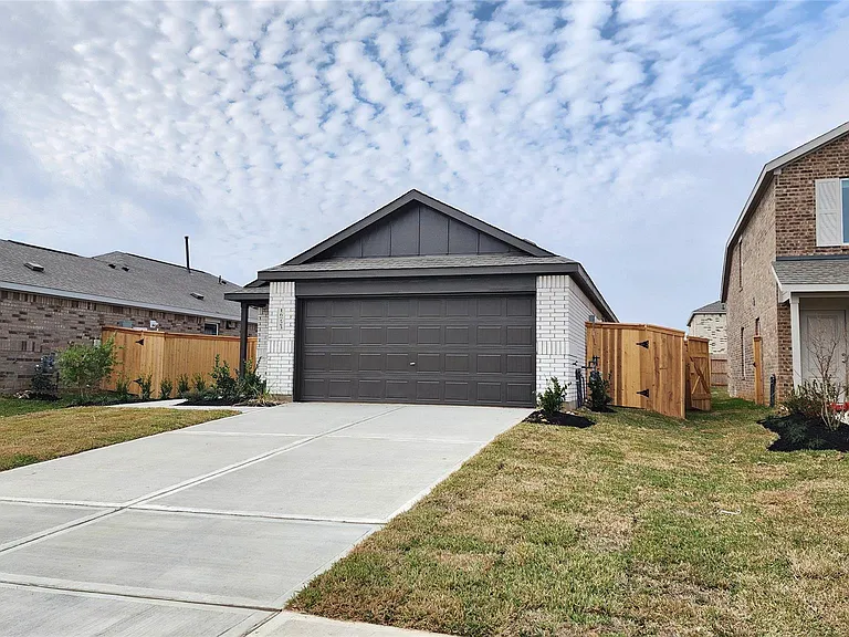 16723 Old Wagon Way — Photo 3