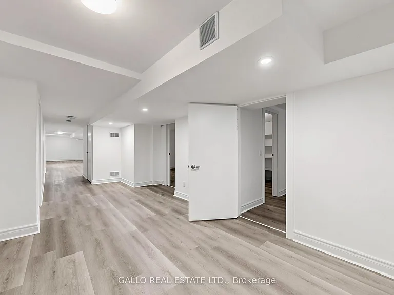 32 Elmvale Blvd — Photo 19