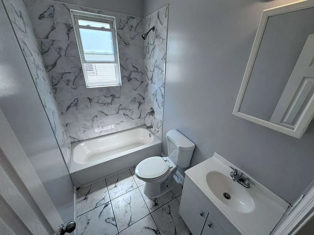 Building Photo - 364 Schley St #2R