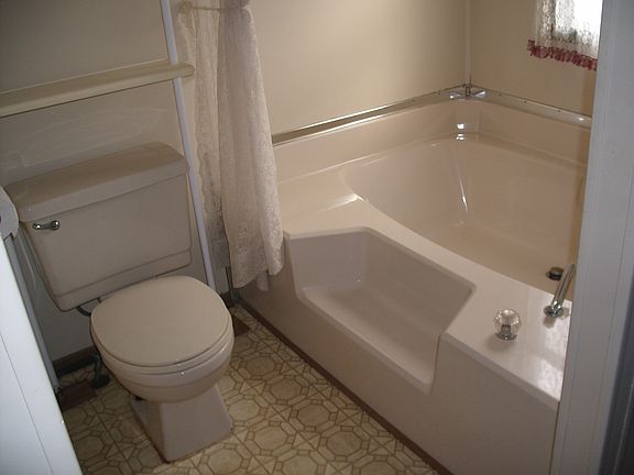 5th image of 752 Ashby Dr