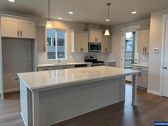 2nd image of 700 Magnolia Ave