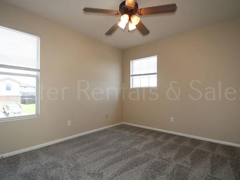 6712 Taree Loop — Photo 24