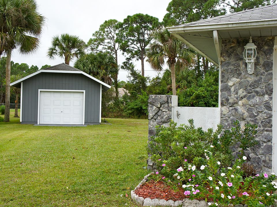 BONUS garage/shop w/H2O/elec