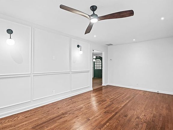 4th image of 2918 Santa Monica Dr