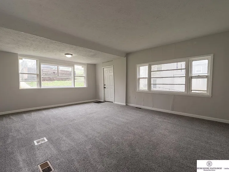 1912 S 12th St — Photo 18