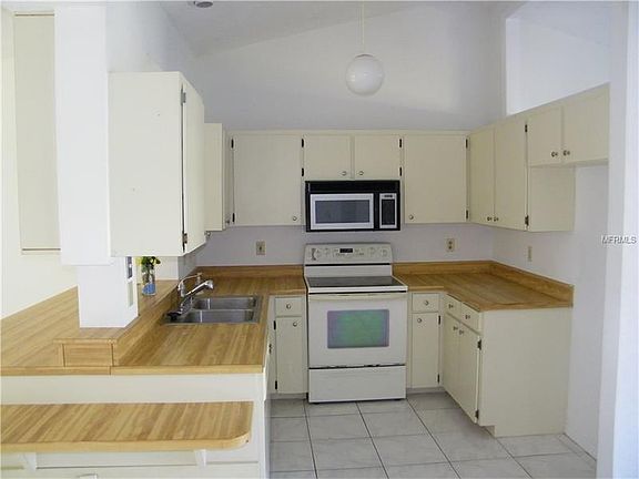 2nd image of 1322 Blythe Ave