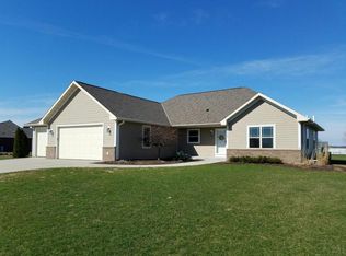 1975 Highland Ct, Slinger, WI 53086