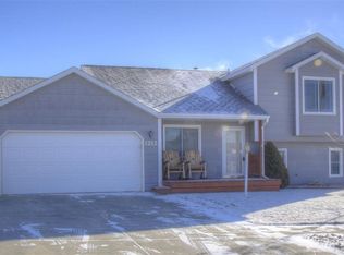 1212 Copperfield Dr, Rapid City, SD 57703