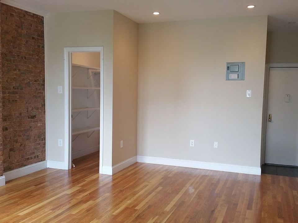 1st image of 390 Vernon Ave APT 4D