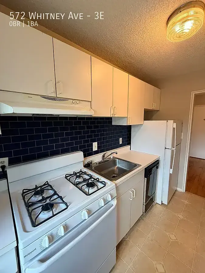 572 Whitney Ave #3E — Photo 1
