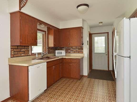 2nd image of 320 Parkway Ct