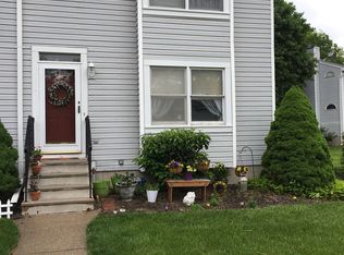 15 Village Dr, Hamburg, NJ 07419