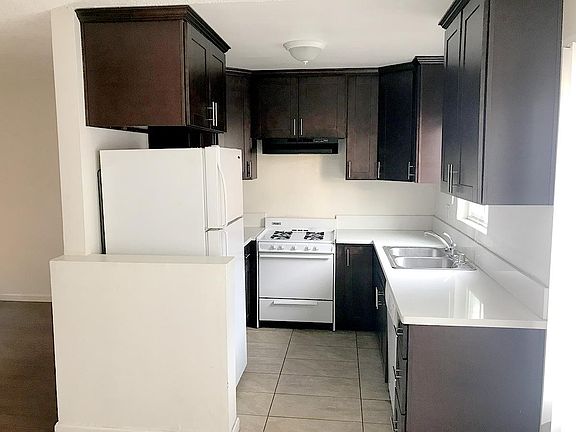 5th image of 13833 Oxnard St APT 7