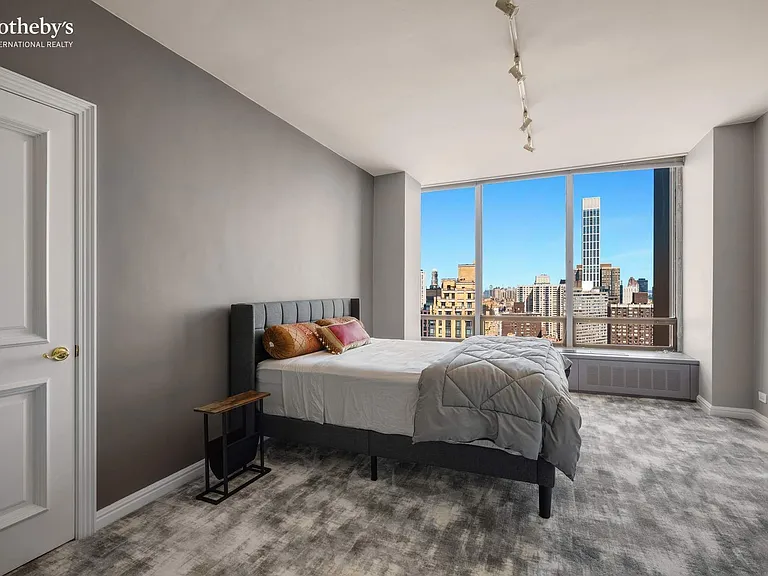 860 United Nations Plz #Penthouse 37/38b — Photo 15