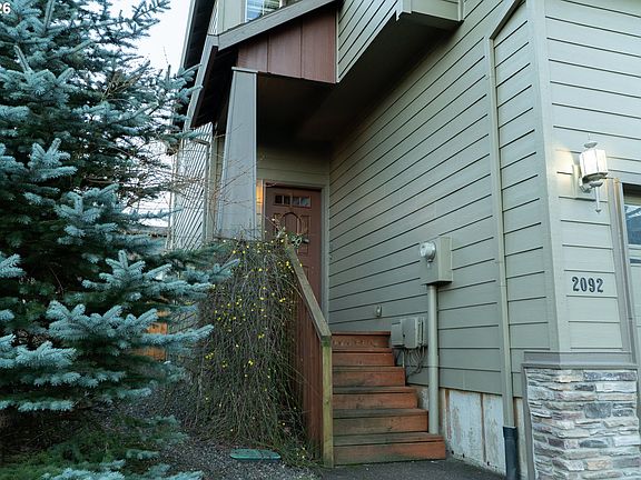 3rd image of 2092 SW Thomas Pl