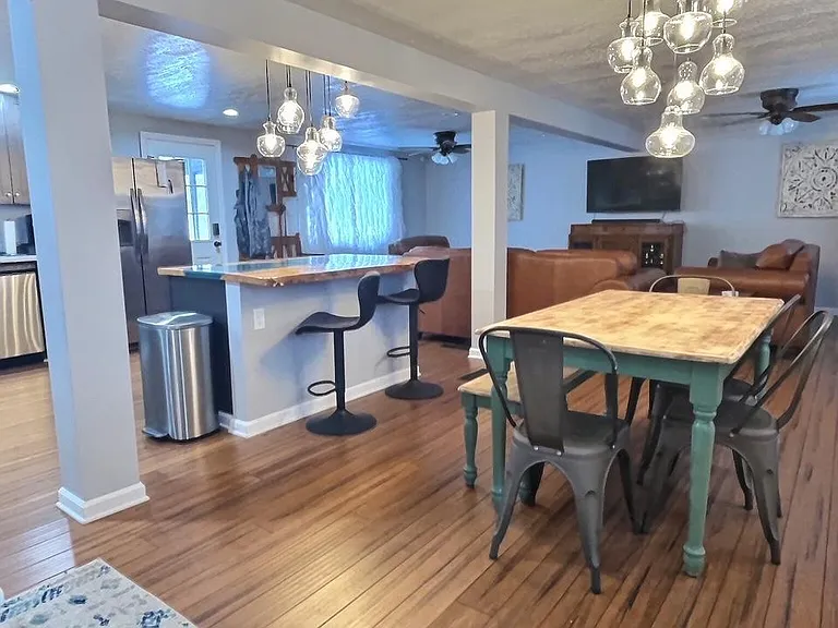437 New Castle St — Photo 5