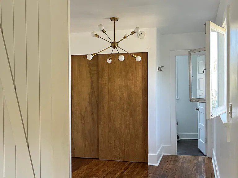 2508 Scott Ave — Photo 2
