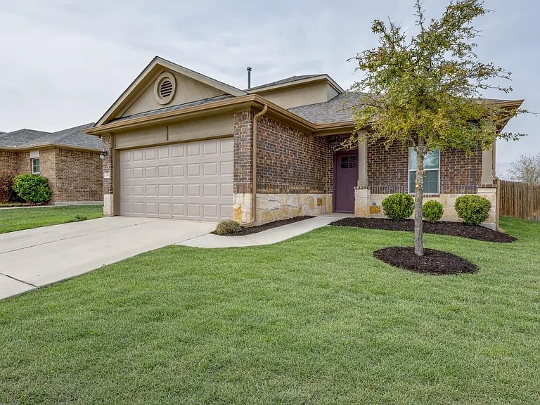 348 Shiner Ln — Photo 1