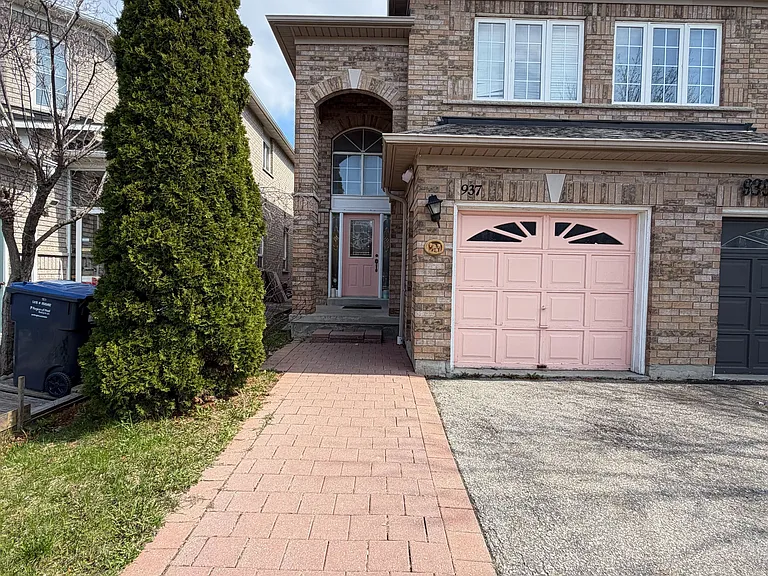 937 Ledbury Cres — Photo 3