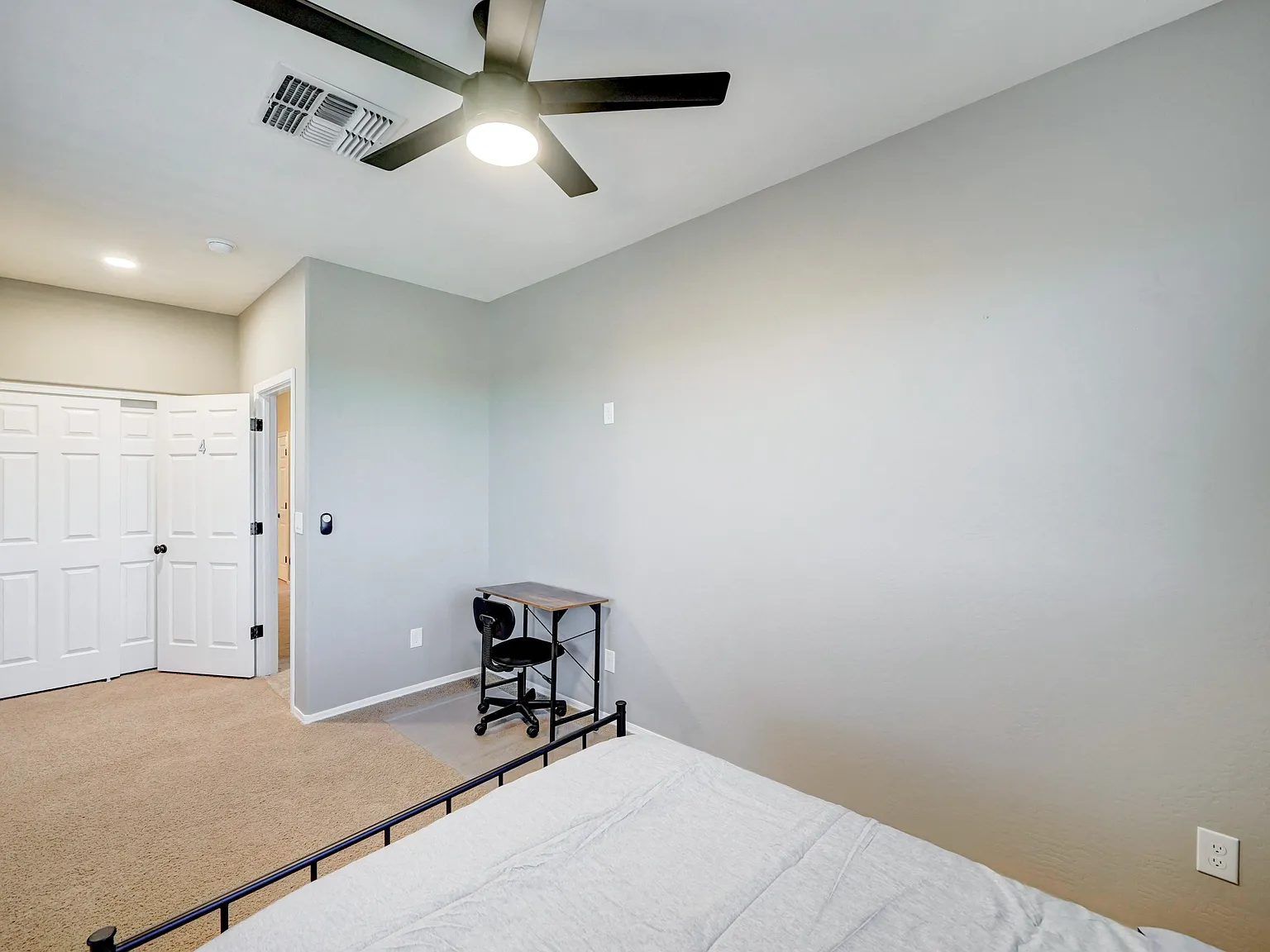 4 bed, 3.0 bath, 4283 sqft, $953 — Photo 2