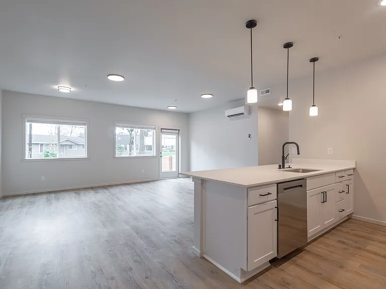 4202 NE Morrow Rd — Photo 2