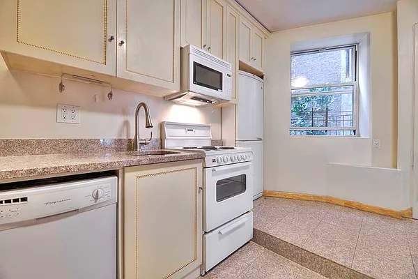 Rented by REAL New York | media 29
