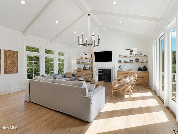 5th image of 8807 Edgewater Court