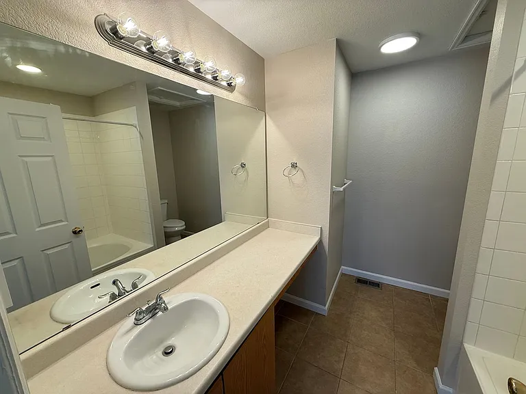 4783 Perth St — Photo 19