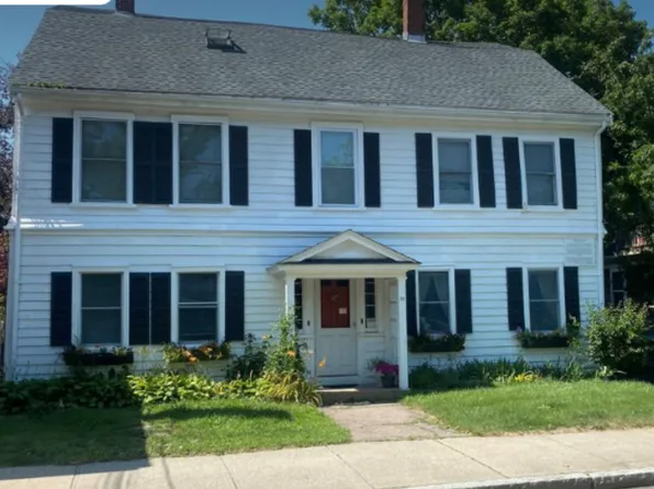 32 Middle St APT 2E, Plymouth, MA 02360