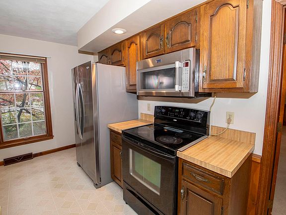 4th image of 16174 Baywood Ln