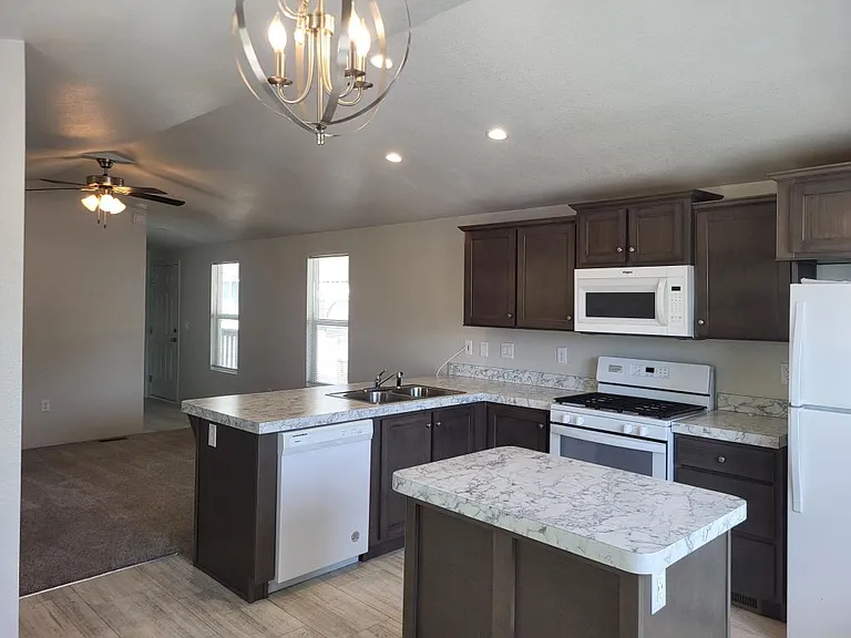 415 N Akers Rd #126 — Photo 2