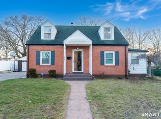 122 Oberlin Rd, Hamden, CT 06514