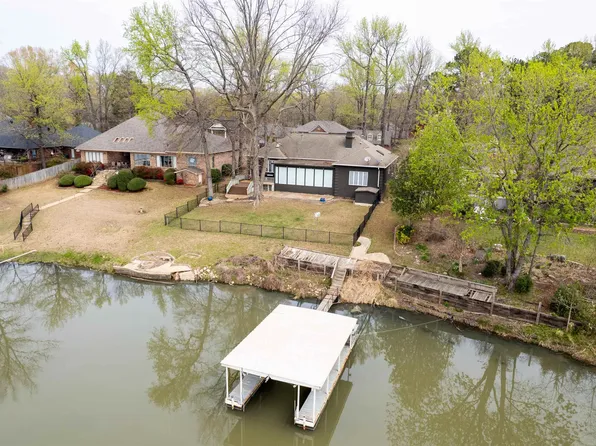 8 Riverwood Pl, Maumelle, AR 72113