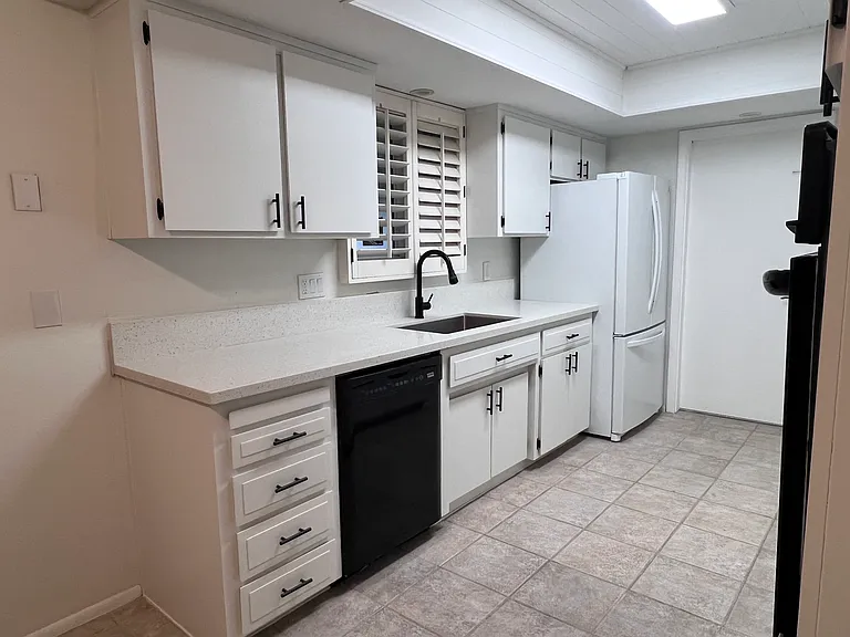 1227 E Campus Dr — Photo 5