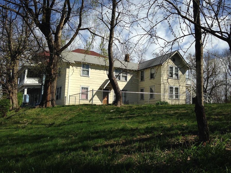 2nd image of 921 N 6th St