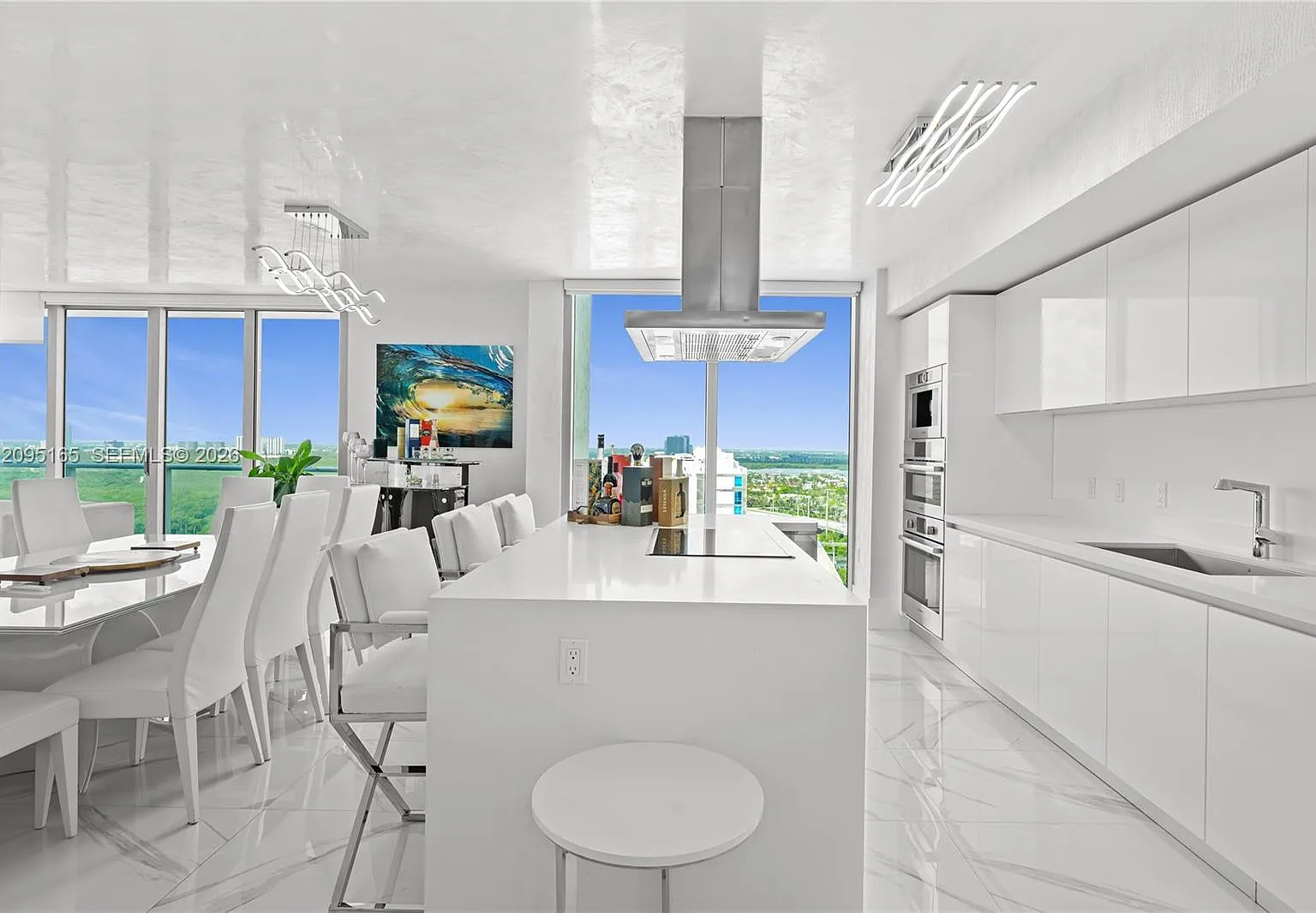 Parque Towers Condo — Photo 3