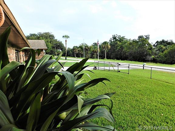 3rd image of 2010 Queen Palm Dr