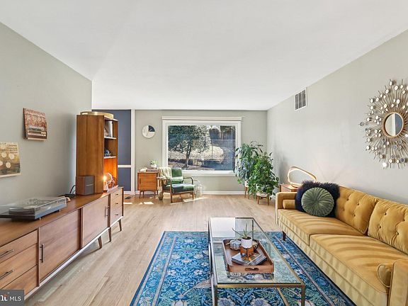 2nd image of 9926 Barnsbury Ct