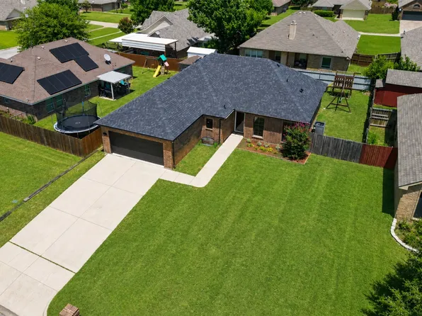 1015 Christine St, Cleburne, TX 76031