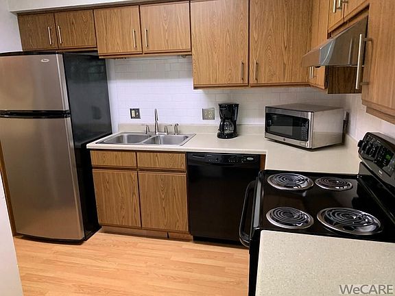 4th image of 102 Hartford Ct