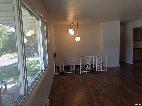 4th image of 2608 W Fremont St