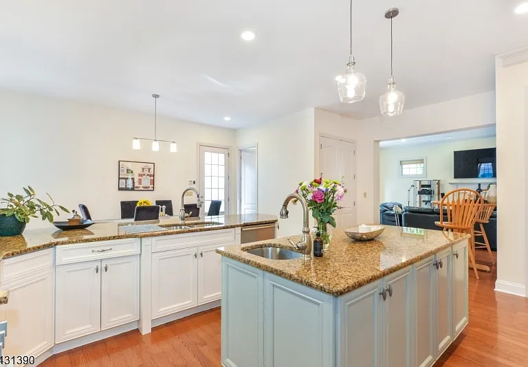 3 Christopher Ct — Photo 11