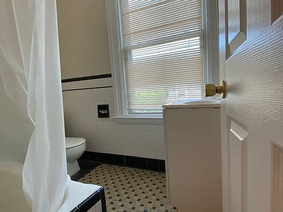 3rd image of 1509 Westminster St APT 6