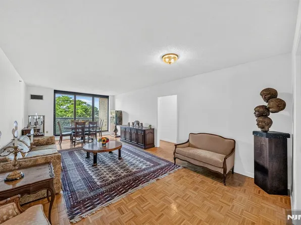 900 Palisade Ave APT 3D, Fort Lee, NJ 07024