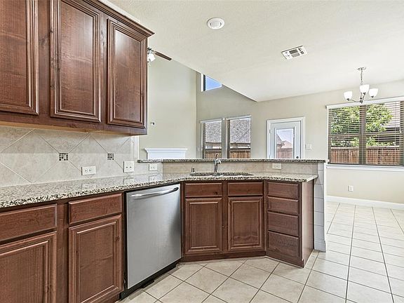3rd image of 2501 Sabine Cir