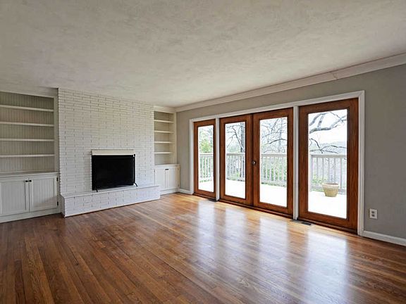4th image of 106 South Dr