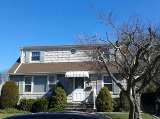 88 Cortland Ave, Hicksville, NY 11801