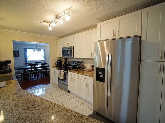3rd image of 2809 W Thornton Ave