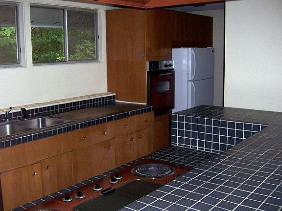 3rd image of 160 Holly Ln
