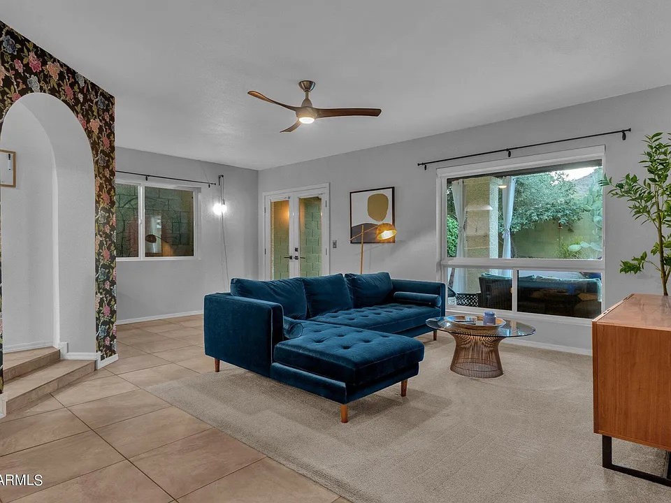 4611 E Desert Dr